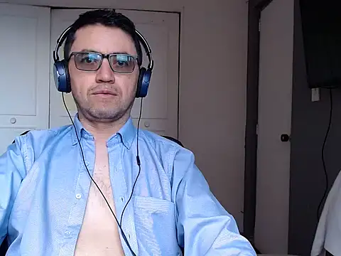 Snapshot of Diptongo chatting on December 1, 2025, 6:42 pm Diptongo online show from December 1, 2025, 6:42 pm