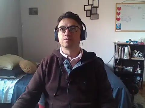 Snapshot of Diptongo chatting on November 4, 2025, 1:04 pm Diptongo online show from November 4, 2025, 1:04 pm