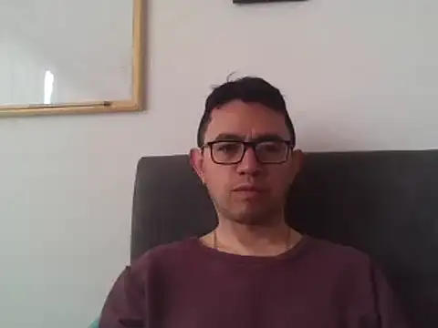 Snapshot of Diptongo chatting on December 30, 2024, 3:45 pm Diptongo online show from December 30, 2024, 3:45 pm