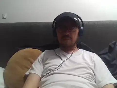 Snapshot of Diptongo chatting on March 21, 2025, 3:44 am Diptongo online show from March 21, 2025, 3:44 am