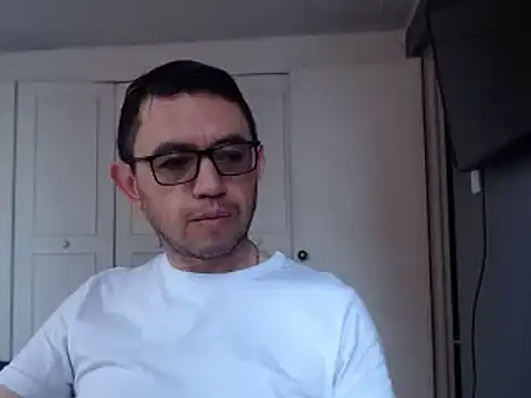 Snapshot of Diptongo chatting on January 3, 2025, 2:19 pm Diptongo online show from January 3, 2025, 2:19 pm