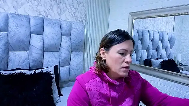 charlotte  G online show from November 4, 2025, 11:36 am