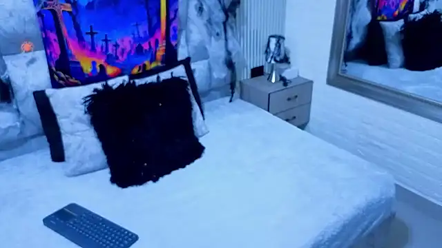 charlotte  G online show from October 25, 2025, 11:09 am