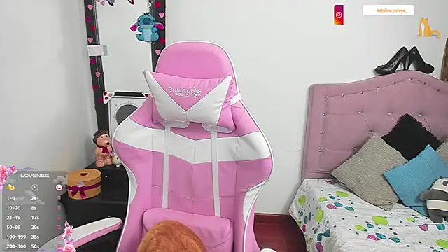 Katalina novoa online show from March 15, 2026, 2:40 am