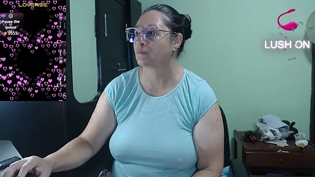 hairyglad69 online show from November 20, 2025, 1:56 pm