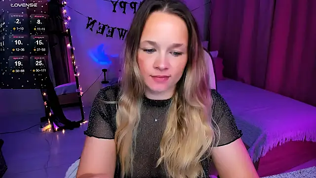 Snapshot of SherillBrill chatting on October 25, 2025, 7:51 am SherillBrill online show from October 25, 2025, 7:51 am