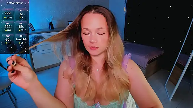 Snapshot of SherillBrill chatting on October 16, 2025, 2:58 pm SherillBrill online show from October 16, 2025, 2:58 pm