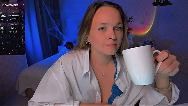 Snapshot of SherillBrill chatting on October 24, 2025, 7:40 am SherillBrill online show from October 24, 2025, 7:40 am