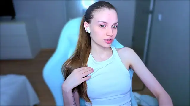 StellaLawless online show from May 3, 2026, 7:50 pm