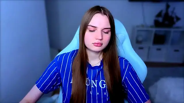 StellaLawless online show from December 18, 2025, 9:18 pm