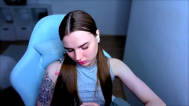 StellaLawless online show from November 17, 2025, 2:59 am