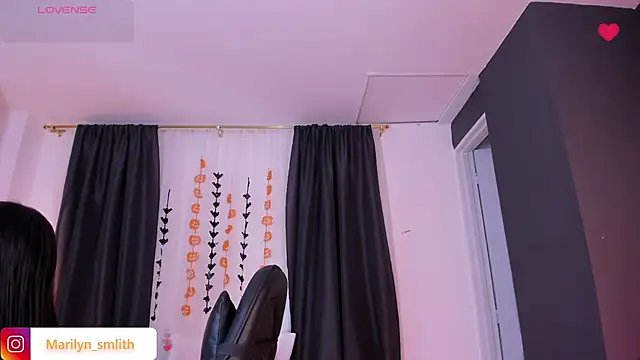 MarilynSmIith online show from October 17, 2025, 11:34 am