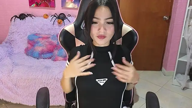 Snapshot of keity_moon chatting on October 25, 2025, 2:28 pm keity moon online show from October 25, 2025, 2:28 pm