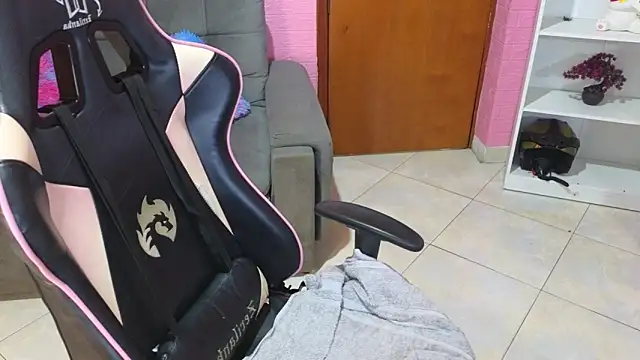 Snapshot of keity_moon chatting on November 15, 2025, 1:48 pm keity moon online show from November 15, 2025, 1:48 pm