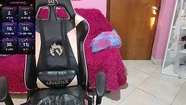 Snapshot of keity_moon chatting on November 8, 2025, 9:18 pm keity moon online show from November 8, 2025, 9:18 pm