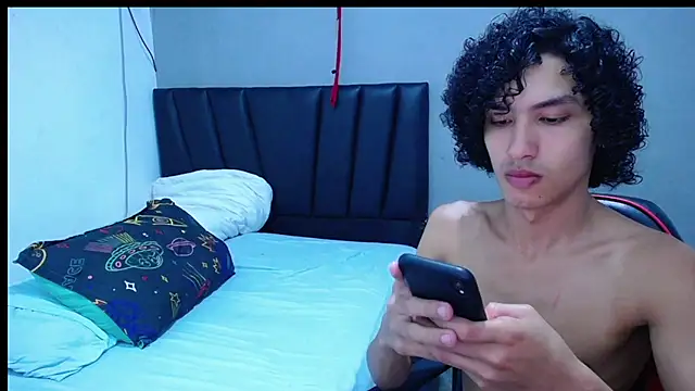 Tayronx33 online show from November 1, 2025, 8:03 pm