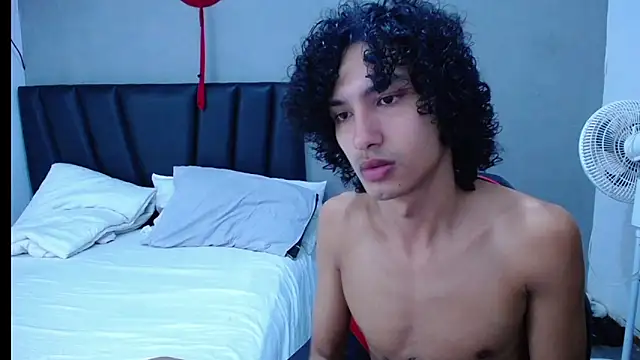 Tayronx33 online show from November 19, 2025, 5:13 pm