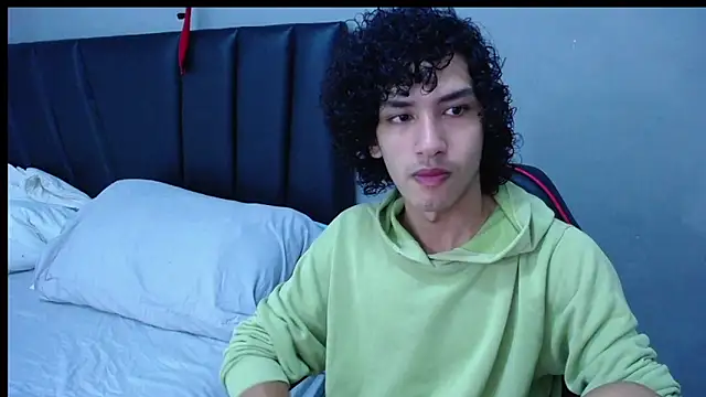 Tayronx33 online show from October 19, 2025, 6:32 pm