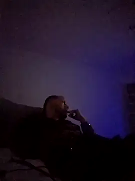 Snapshot of denisxlRo chatting on December 17, 2024, 2:33 am denisxlRo online show from December 17, 2024, 2:33 am