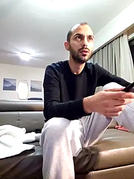 Snapshot of denisxlRo chatting on December 14, 2025, 4:34 pm denisxlRo online show from December 14, 2025, 4:34 pm