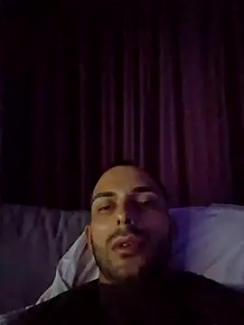 Snapshot of denisxlRo chatting on December 16, 2024, 3:19 am denisxlRo online show from December 16, 2024, 3:19 am