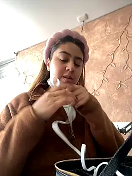 Miabonnett  online show from October 9, 2025, 12:06 pm