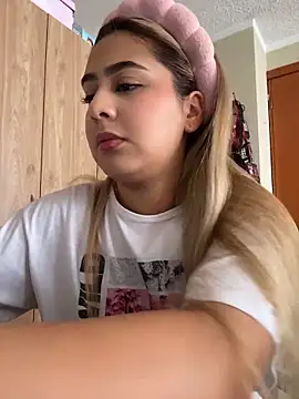 Miabonnett  online show from June 18, 2026, 3:17 pm
