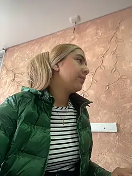 Miabonnett  online show from October 18, 2025, 12:07 pm