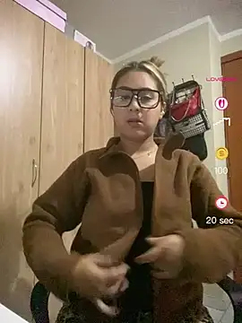 Miabonnett  online show from May 7, 2026, 12:59 am