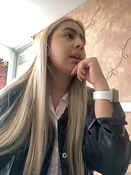 Miabonnett  online show from October 15, 2025, 12:02 pm