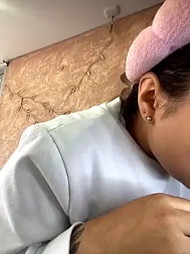 Miabonnett  online show from October 8, 2025, 12:17 pm