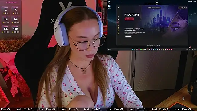 Snapshot of Emili1- chatting on December 13, 2025, 8:04 pm Emili1- online show from December 13, 2025, 8:04 pm