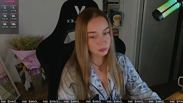 Snapshot of Emili1- chatting on November 28, 2025, 2:06 pm Emili1- online show from November 28, 2025, 2:06 pm