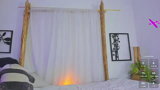 Snapshot of _RedMoon chatting on October 30, 2025, 4:48 pm RedMoon online show from October 30, 2025, 4:48 pm