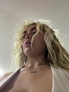 Snapshot of emma_oxford chatting on March 12, 2026, 10:36 pm emma oxford online show from March 12, 2026, 10:36 pm