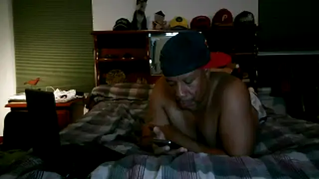 Snapshot of pimpdaddy4ever chatting on October 19, 2025, 1:52 am pimpdaddy4ever online show from October 19, 2025, 1:52 am