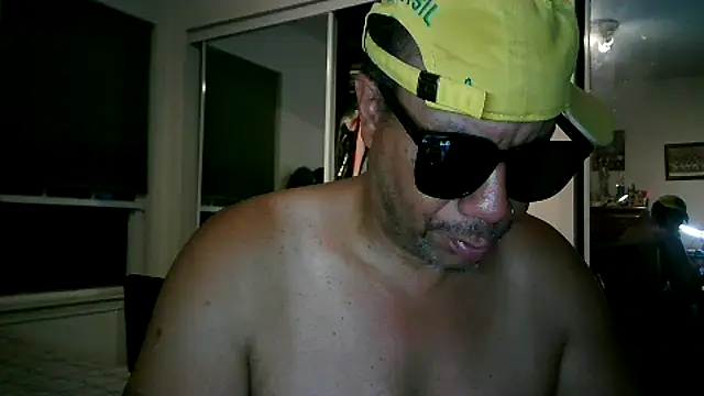 Snapshot of pimpdaddy4ever chatting on June 11, 2026, 5:04 am pimpdaddy4ever online show from June 11, 2026, 5:04 am