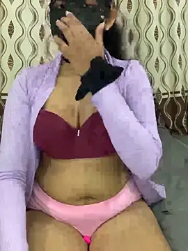 Snapshot of little_shadow chatting on November 28, 2025, 6:19 pm little shadow online show from November 28, 2025, 6:19 pm