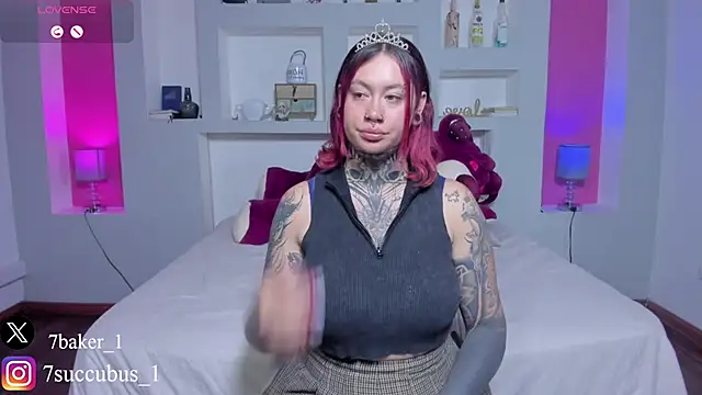 Snapshot of ViolettaBaker_ chatting on November 22, 2025, 3:55 pm ViolettaBaker online show from November 22, 2025, 3:55 pm