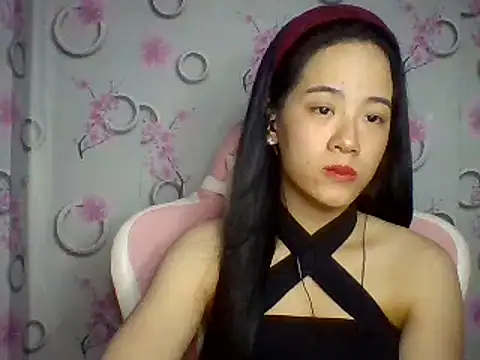 Snapshot of Nana-68 chatting on October 18, 2025, 12:51 pm Nana-68 online show from October 18, 2025, 12:51 pm