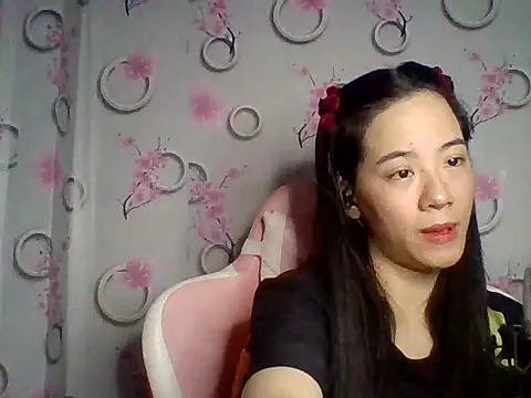 Snapshot of Nana-68 chatting on October 21, 2025, 3:33 pm Nana-68 online show from October 21, 2025, 3:33 pm