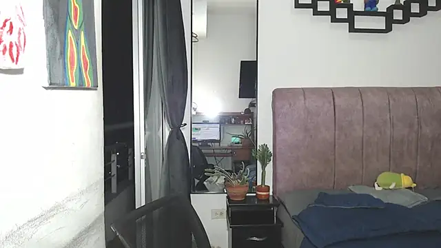 Liza Thurner online show from September 9, 2025, 11:47 pm