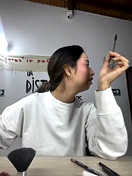 Snapshot of little-Emma chatting on October 10, 2025, 2:56 am little-Emma online show from October 10, 2025, 2:56 am