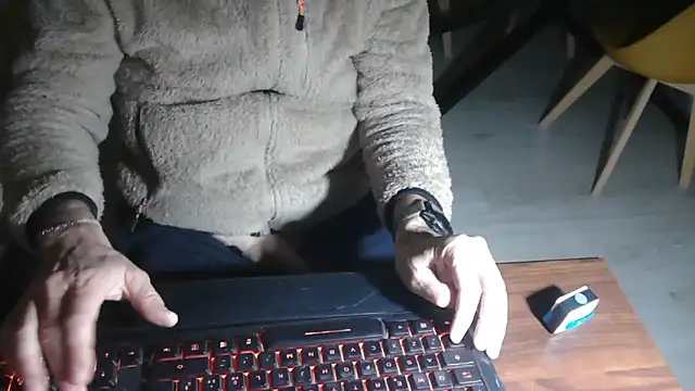 Adri gard online show from March 9, 2026, 9:40 pm