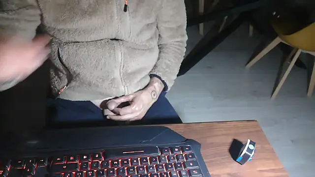 Adri gard online show from March 26, 2026, 9:35 pm