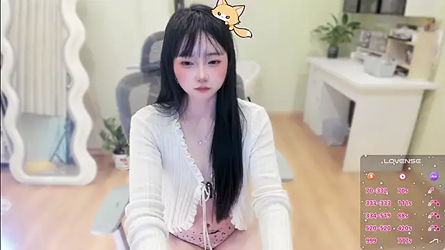 Snapshot of Nery_Asian chatting on May 17, 2026, 1:33 pm Nery Asian online show from May 17, 2026, 1:33 pm