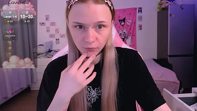 Snapshot of Milia_Parker chatting on December 5, 2025, 6:45 am Milia Parker online show from December 5, 2025, 6:45 am