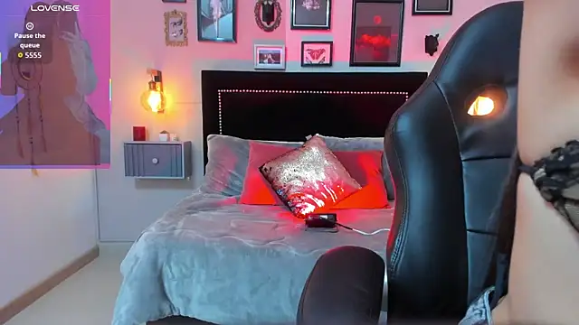 Snapshot of Charlotte__Benett chatting on October 14, 2025, 6:03 am Charlotte Benett online show from October 14, 2025, 6:03 am