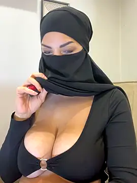 Snapshot of Amberonee31 chatting on November 2, 2025, 8:03 pm Amberonee31 online show from November 2, 2025, 8:03 pm