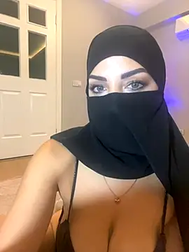 Snapshot of Amberonee31 chatting on October 19, 2025, 8:33 pm Amberonee31 online show from October 19, 2025, 8:33 pm